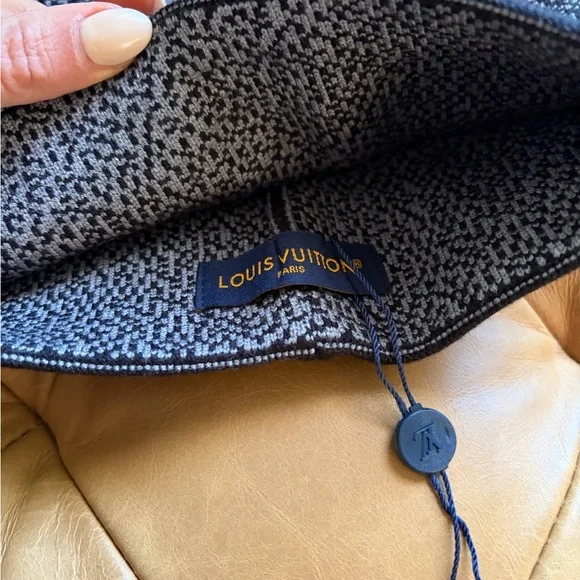 Louis Vuitton Black & Gray Monogram Knit Beanie - Picture 2 of 2